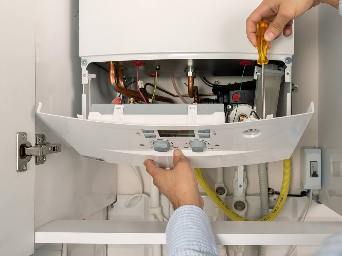 https://hogan.rolldigital.com/wp-content/uploads/2019/10/boiler-installation.jpg